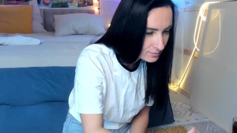 Snapshot of ava_athena chatting on October 5, 2025, 6:23 am Ava online show from October 5, 2025, 6:23 am