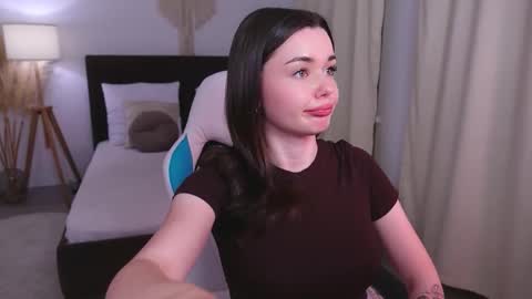 Ava online show from September 17, 2025, 4:08 pm