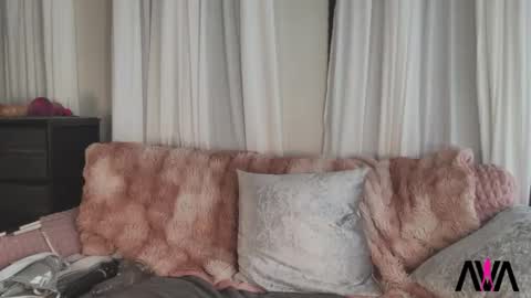 Snapshot of ava_west chatting on April 19, 2026, 6:10 pm Ava online show from April 19, 2026, 6:10 pm