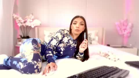 avaaaddamss online show from July 13, 2026, 4:04 am