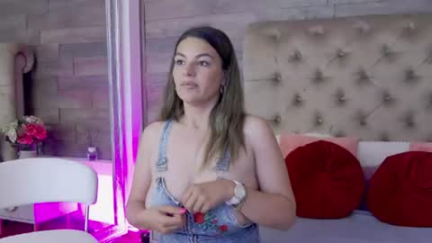 AvaHnason online show from June 13, 2026, 7:23 pm