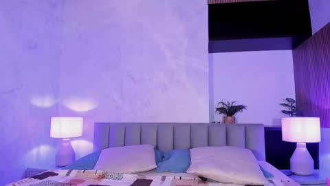 avawhiite online show from October 23, 2025, 6:39 pm