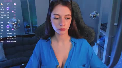 Snapshot of aveangela chatting on October 21, 2025, 9:15 pm Avie online show from October 21, 2025, 9:15 pm