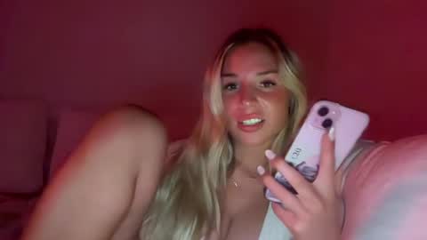 Avelyn Rae online show from August 9, 2026, 3:23 am