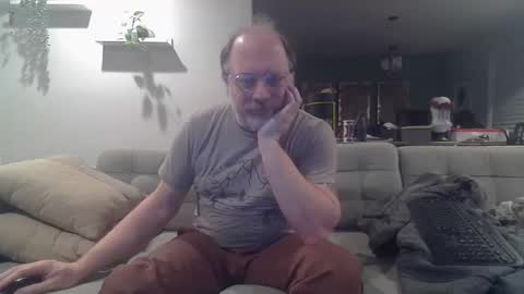 Snapshot of averagegreg chatting on February 26, 2026, 2:21 am Greg online show from February 26, 2026, 2:21 am