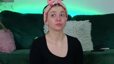 Snapshot of averywillow chatting on September 30, 2025, 4:28 am AveryWillow online show from September 30, 2025, 4:28 am