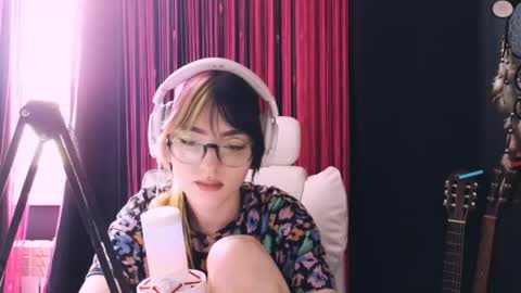 Avriel online show from May 4, 2026, 4:30 am