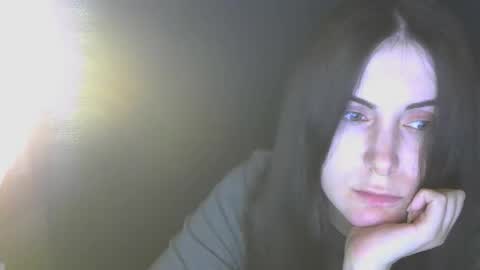 avialenne online show from April 7, 2026, 6:52 pm