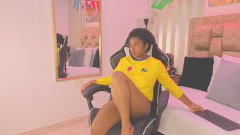 Snapshot of avis_lara chatting on June 17, 2026, 7:48 pm AVIS online show from June 17, 2026, 7:48 pm