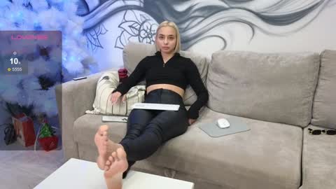 Snapshot of avr0ra chatting on December 27, 2024, 3:15 pm Goddess Avrora online show from December 27, 2024, 3:15 pm