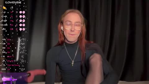 avril_pearly_ online show from November 29, 2025, 3:26 pm