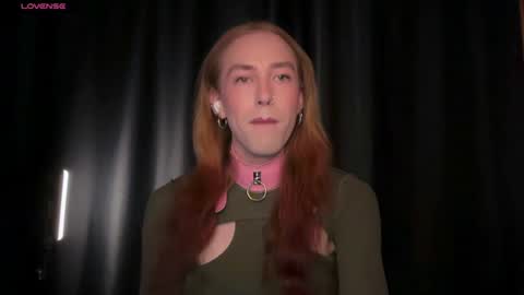avril_pearly_ online show from June 24, 2026, 9:52 am