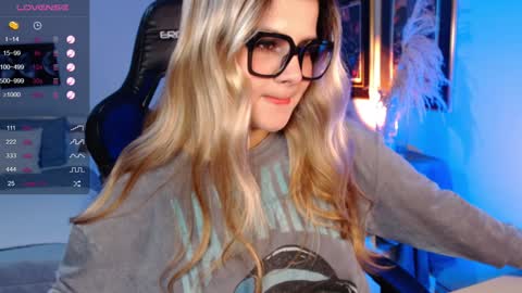 Avrill Morgan online show from December 19, 2024, 7:40 pm