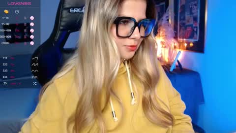 Avrill Morgan online show from March 5, 2025, 8:00 pm