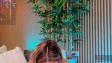 AVRILL CYRUX online show from February 28, 2025, 10:52 am