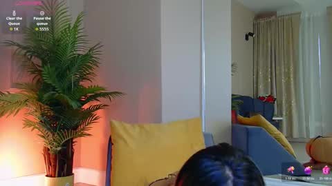 AVRILL CYRUX online show from February 3, 2026, 7:13 am