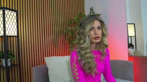 AVRILL CYRUX online show from March 26, 2026, 8:09 am