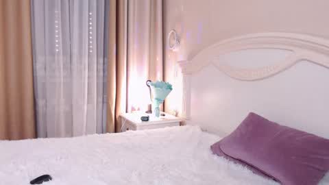 Snapshot of avrora_lew_ chatting on February 3, 2025, 12:15 am Avrora Inst online show from February 3, 2025, 12:15 am