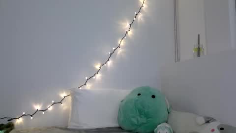 Snapshot of avvaiia chatting on January 8, 2026, 10:34 pm Avaia online show from January 8, 2026, 10:34 pm