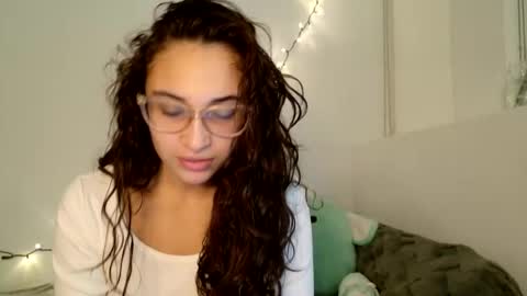 Snapshot of avvaiia chatting on January 10, 2026, 12:34 am Avaia online show from January 10, 2026, 12:34 am