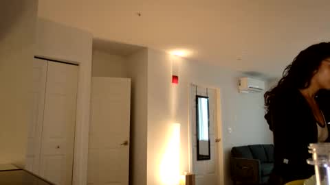 Snapshot of avvaiia chatting on February 18, 2026, 7:54 pm Avaia online show from February 18, 2026, 7:54 pm