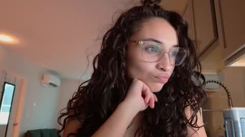 Snapshot of avvaiia chatting on March 15, 2026, 9:21 pm Avaia online show from March 15, 2026, 9:21 pm