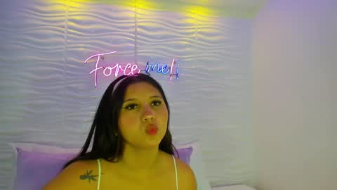 Avy  online show from December 6, 2024, 11:33 am