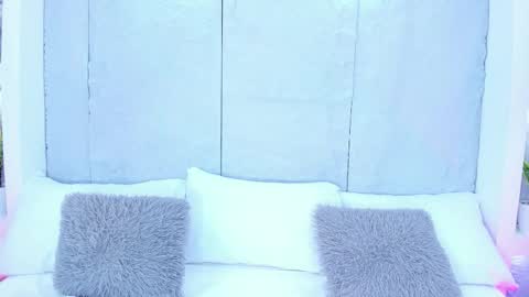 Avy  online show from September 27, 2025, 11:37 am