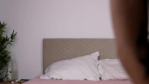 Snapshot of awalynch chatting on October 8, 2025, 8:23 am awalynch online show from October 8, 2025, 8:23 am