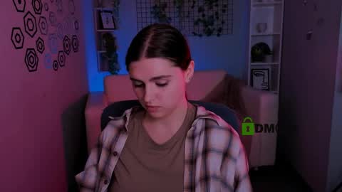 awesomeemma_ online show from May 11, 2026, 4:04 pm