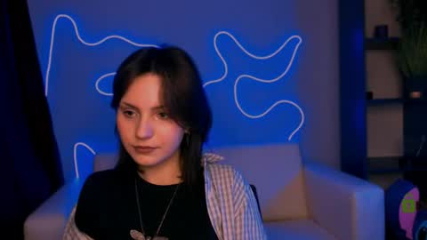 awesomeemma_ online show from May 20, 2026, 2:12 pm