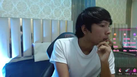 Snapshot of axel1_tay chatting on April 4, 2026, 7:44 pm axel1_tay online show from April 4, 2026, 7:44 pm