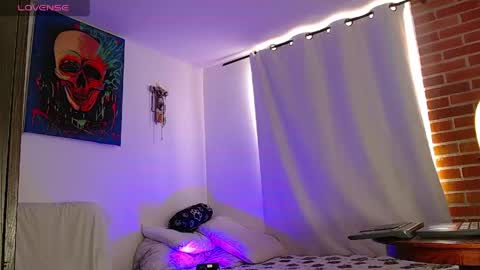 Independiente Model online show from May 21, 2026, 2:02 pm