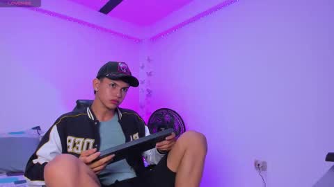 Snapshot of axel_cody_ chatting on October 24, 2025, 11:39 am AXEL online show from October 24, 2025, 11:39 am