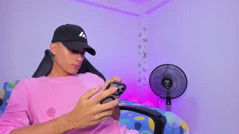 Snapshot of axel_cody_ chatting on November 28, 2025, 8:00 pm AXEL online show from November 28, 2025, 8:00 pm