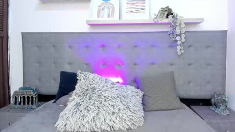 AXEL  online show from April 24, 2026, 12:46 am