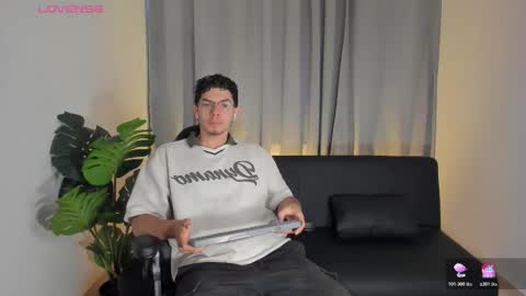 Snapshot of axel_creed chatting on February 28, 2026, 9:27 pm Yooung King online show from February 28, 2026, 9:27 pm