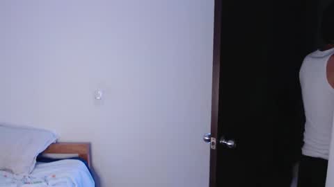 Snapshot of axel_davis_ chatting on October 8, 2025, 3:04 am axel davis online show from October 8, 2025, 3:04 am