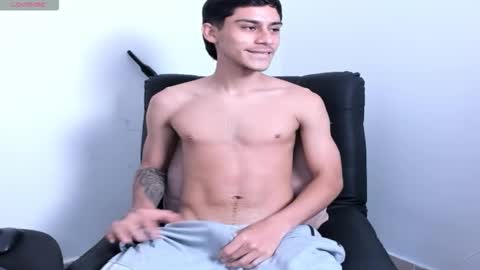 Snapshot of axel_davis_ chatting on November 24, 2025, 5:34 pm axel davis online show from November 24, 2025, 5:34 pm