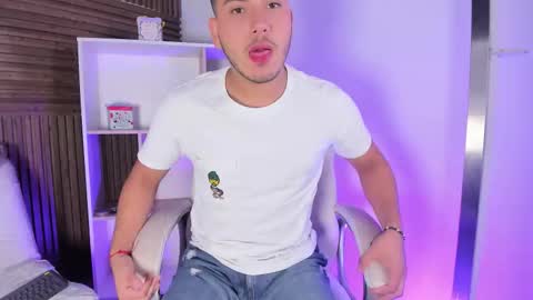 axel_grey_ online show from October 21, 2025, 12:17 pm