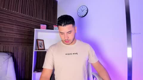 axel_grey_ online show from December 1, 2025, 12:10 pm