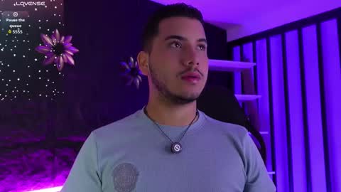 axel_grey_ online show from December 15, 2025, 12:09 pm