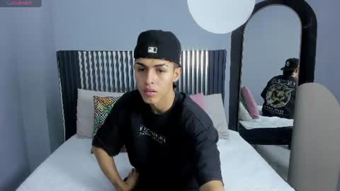 Snapshot of axel_mendoza_ chatting on July 4, 2026, 7:53 pm A X E L online show from July 4, 2026, 7:53 pm