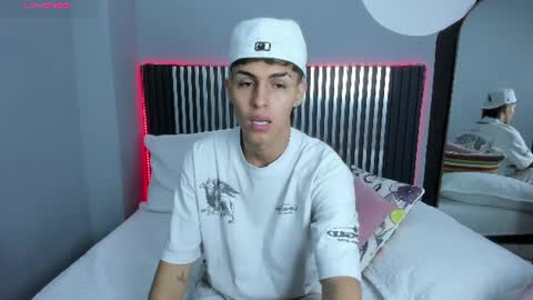 Snapshot of axel_mendoza_ chatting on July 11, 2026, 8:33 pm A X E L online show from July 11, 2026, 8:33 pm