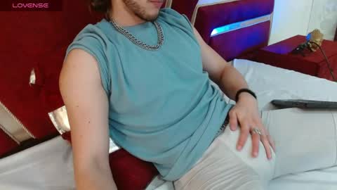 Axel  online show from May 16, 2026, 12:40 am