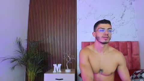 Axel  online show from December 4, 2024, 8:23 am