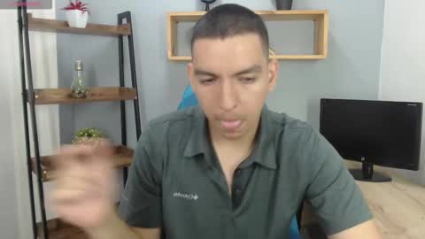 axel_stones_ online show from October 20, 2025, 1:44 pm