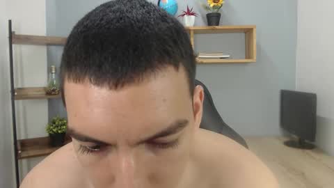 axel_stones_ online show from November 12, 2025, 3:45 pm