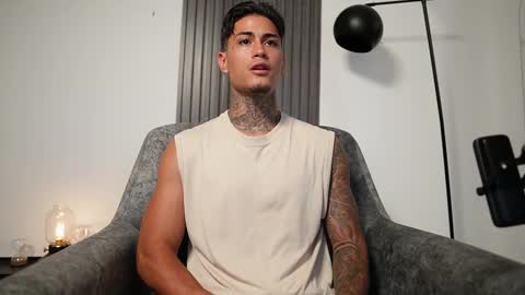 Agustin online show from October 16, 2025, 8:54 pm