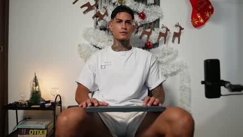 Agustin online show from November 13, 2025, 9:14 pm